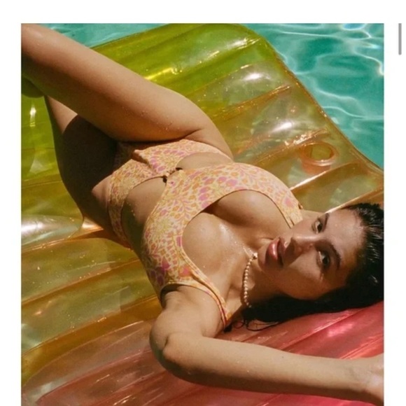 Urban Outfitters Out From Under M Women's O-Ring Yellow Floral Cut Out Swimsuit - Picture 2 of 12